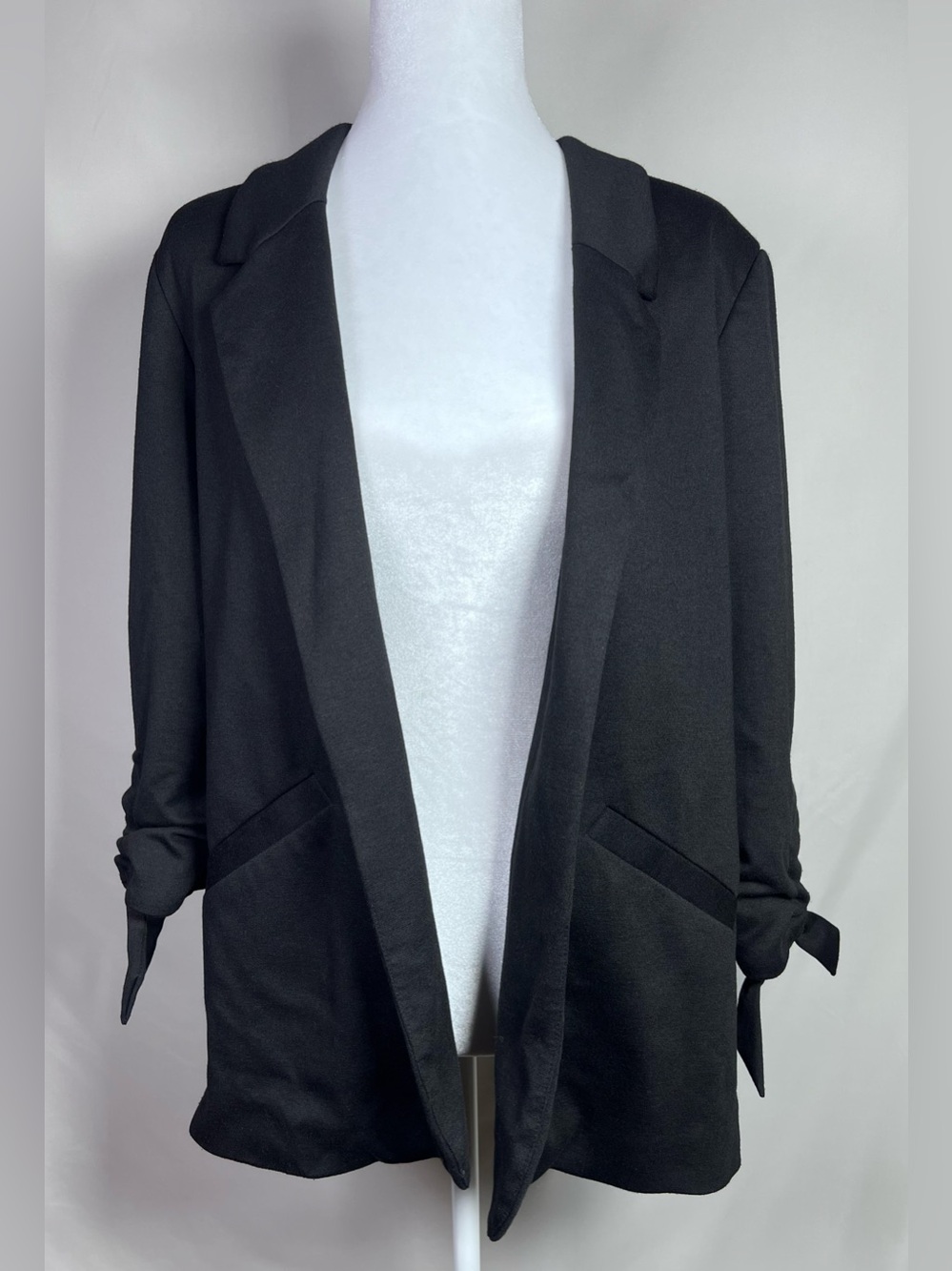 Jules & Leopold Black Open-Front Scrunch Tie-Sleeve Knit Blazer - Large